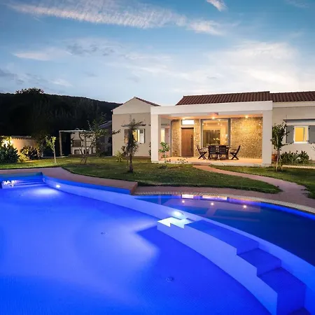 Three Stars Luxury Villa Moraitika